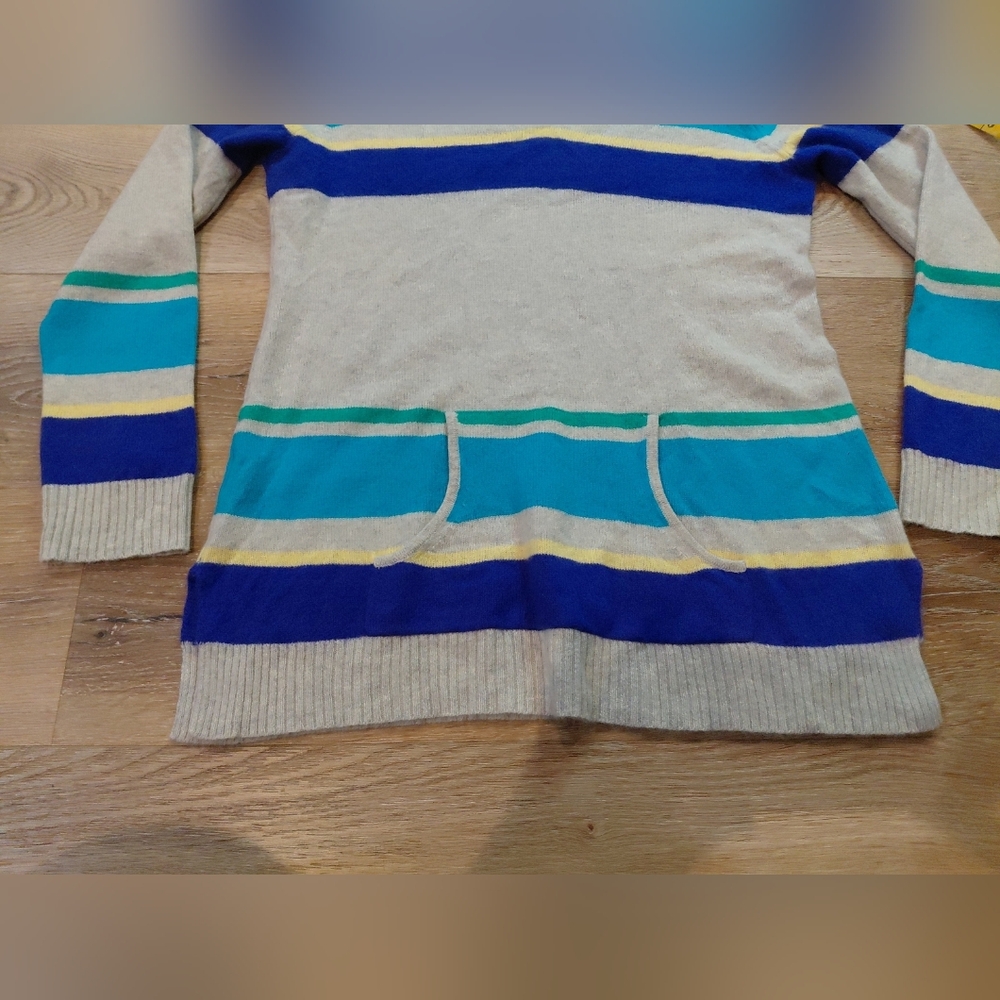 Lord & Taylor 100% Cashmere Sweater in Cream Long Sleeve - Picture 3 of 10